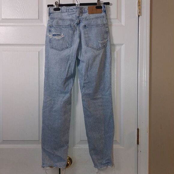 Denim & Denim light washed boyfriend low waist distress jeans Sz 2 - Picture 5 of 9